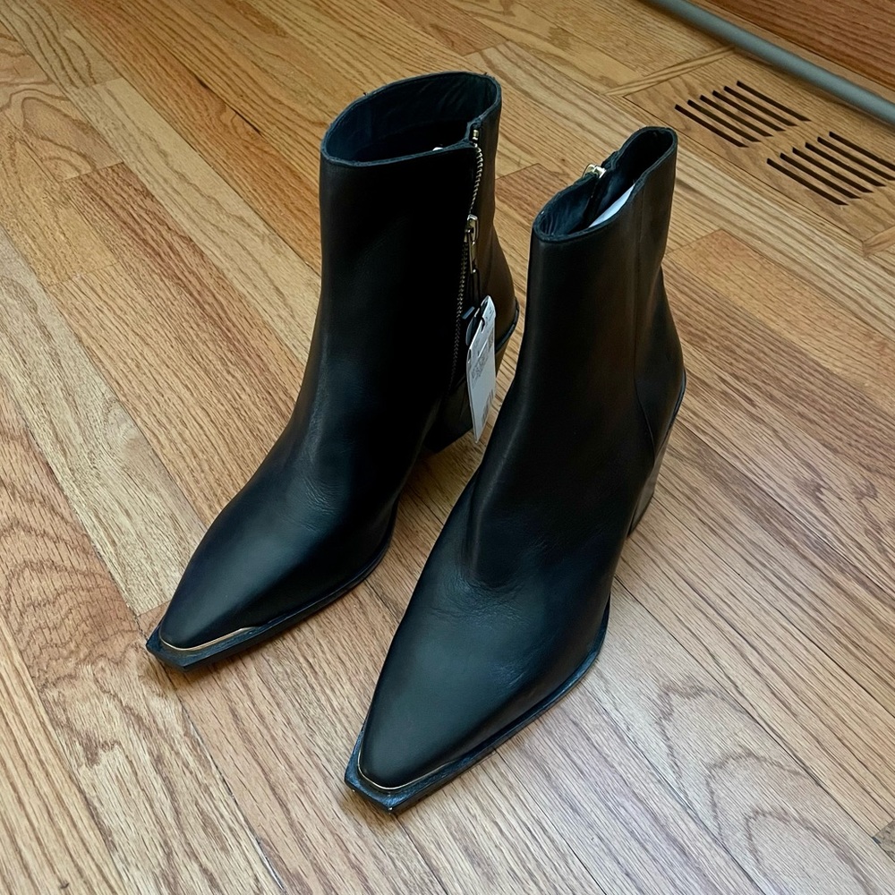Black Leather ankle boot - US10 — NWT